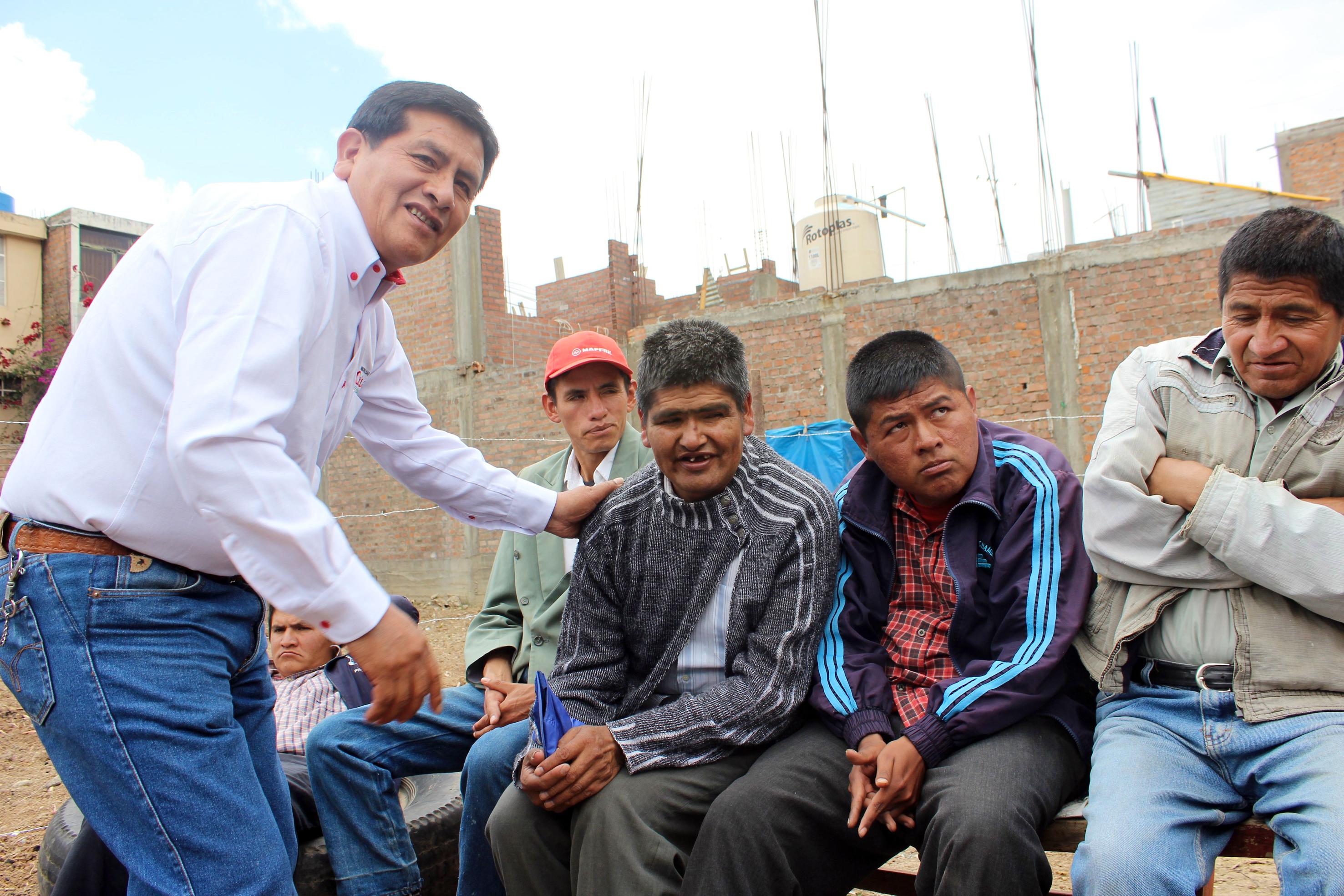 Recogen de la calle, bañan y cambian a "Bob Marley"  (VIDEO)