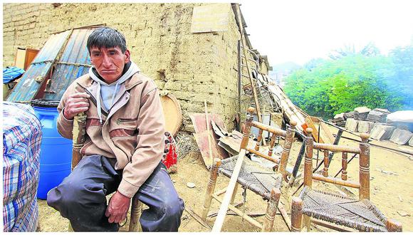 Huancayo: ​Padre que lo perdió todo en inundación pide apoyo con útiles escolares