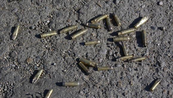 Fotografía donde se observan casquillos de bala, tras los enfrentamientos de fuerzas federales con grupos armados ayer jueves, en la ciudad de Culiacán, estado de Sinaloa (México). (Foto: EFE/Juan Carlos Cruz)