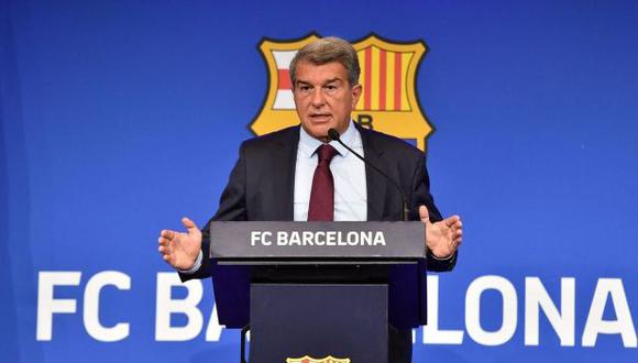 Laporta habló sobre la salida de Ronald Koeman del Barcelona.  (Foto: AFP)