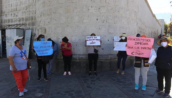 ​Familiares de internos del penal de Socabaya en Arequipa protestan
