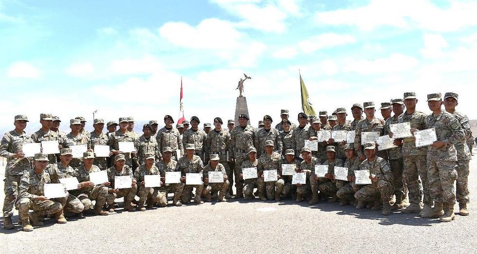 50 militares del Fuerte Arica se reciben como combatientes expertos en operaciones en el desierto