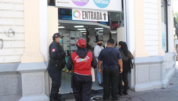 Reinician fiscalización en locales comerciales para cumplimiento de protocolos| Foto: Eduardo Barreda