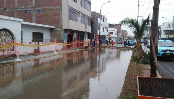 Callao: Ruptura de tubería de agua genera inundación en Carmen de la Legua (FOTOS)