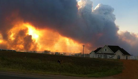 EEUU: Evacuan a cientos de familias por incendio en Texas