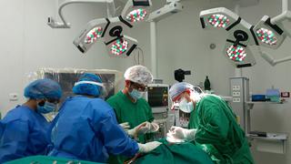 Médicos salvan vida de paciente de 44 años en San Martín al retirarle tumor cerebral gigante