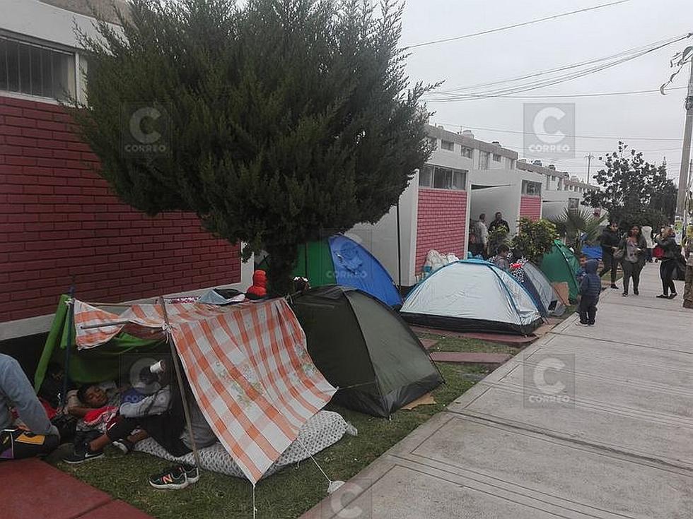 Tacna: Venezolanos viven en la calle en espera de visa chilena