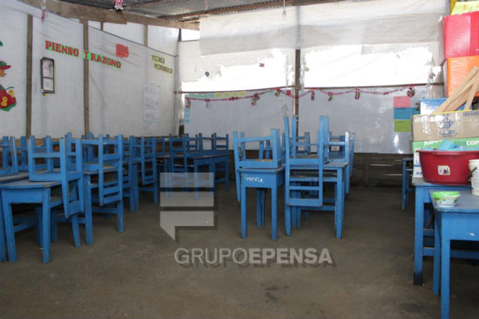 Desarrollan clases en las calles por toma de local (VÍDEO)