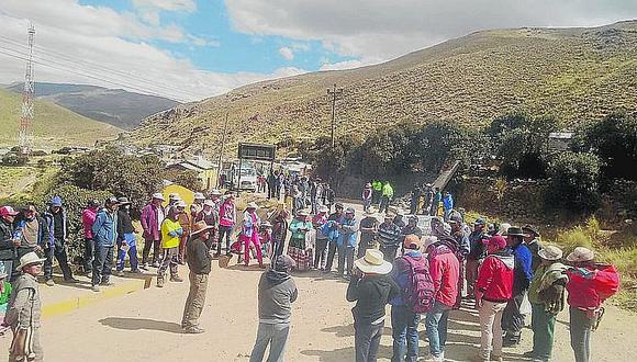 Pobladores de Sibayo bloquearon paso por puente Inca