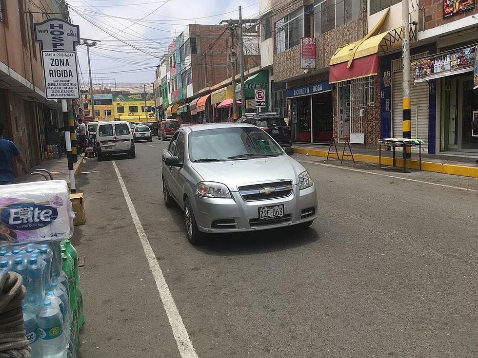 Zona rígida en la calle Uruguay es letra muerta (Fotos)