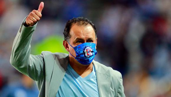Juan Reynoso ya tiene un título como técnico del Cruz Azul. (Foto: AFP)