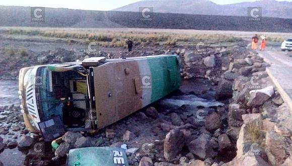42 heridos deja despiste de bus que trasladaba mineros en Caylloma