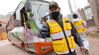 Transportistas no desinfectan unidades, no toman temperatura ni respetan aforo en Cusco