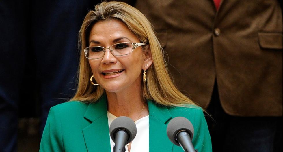 Jeanine Añez tiene 52 años de edad y fue presentadora de televisión y abogada antes de volcarse a la política. (Foto: AFP)