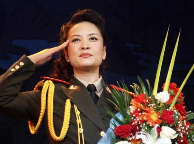 China: Primera Dama "conquista" a la prensa nacional e internacional 