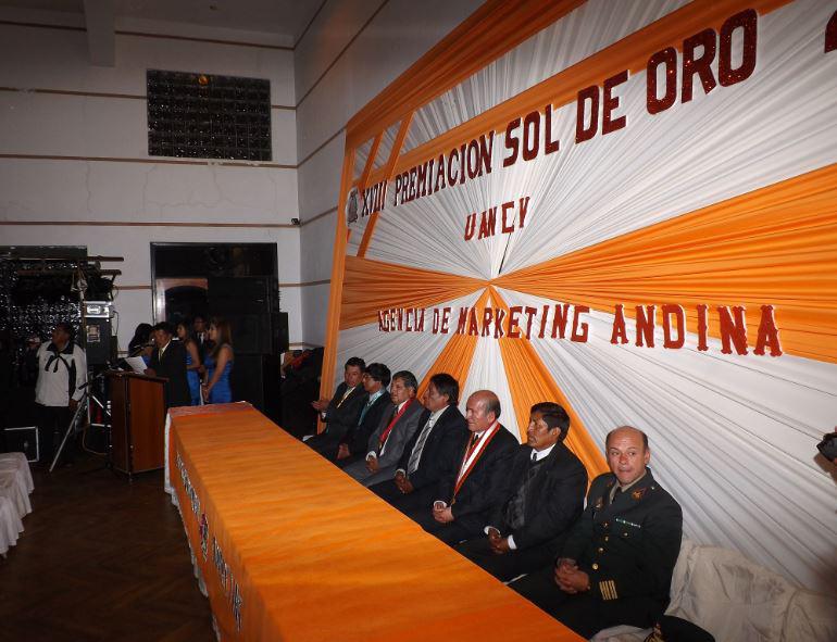 En Juliaca premian al centro comercial Real Plaza