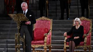 Carlos III habla al Parlamento británico antes de vigilia por la reina Isabel II en Escocia