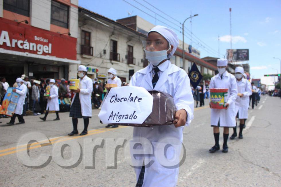 Colorido desfile engalana calles de Huancayo (FOTOS) 