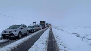 Cierran la vía Arequipa - Puno tras el despiste y vuelco de un camión cisterna de GLP 