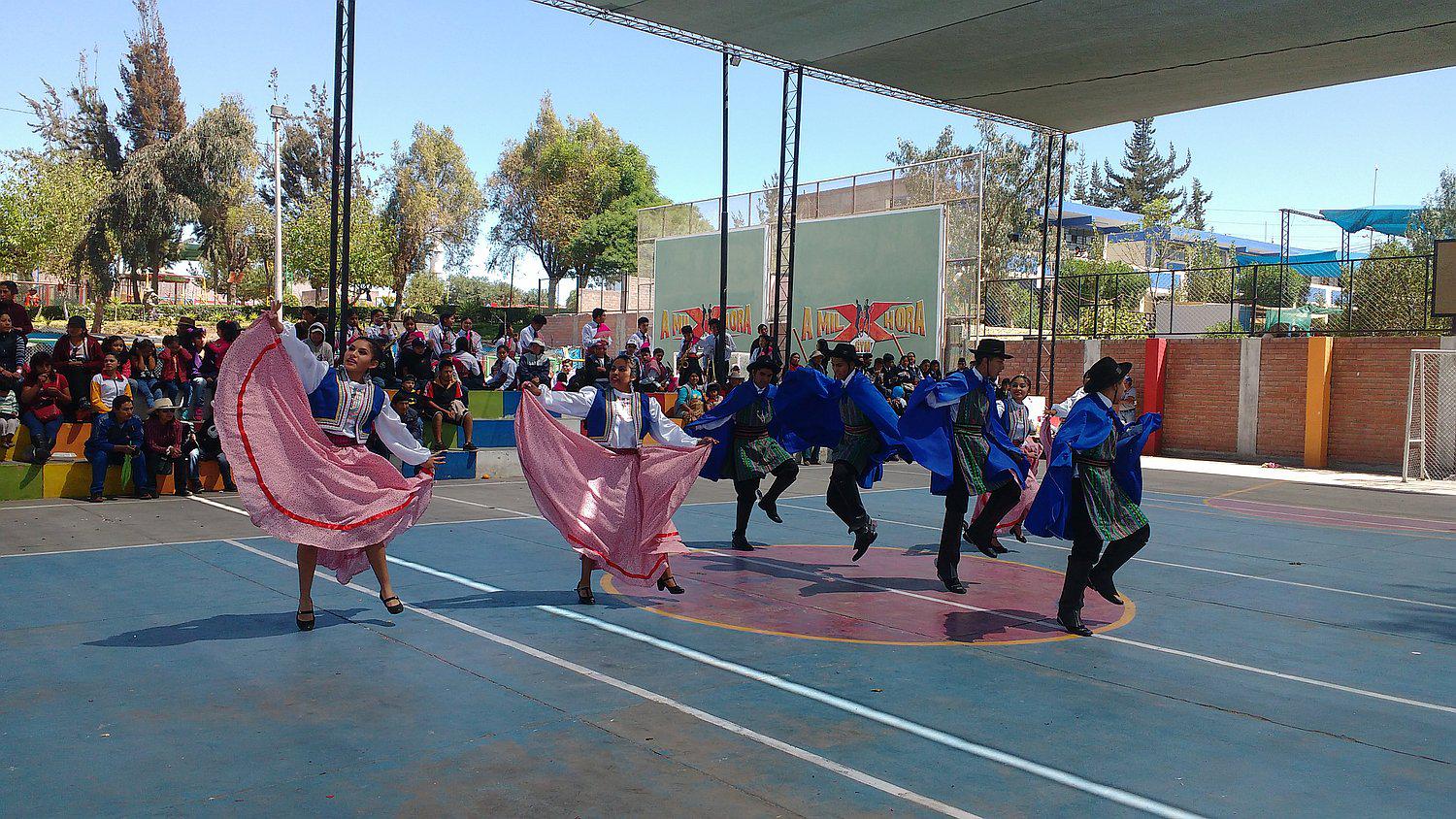 Escolares de Ugel Sur participaron en concurso de danzas