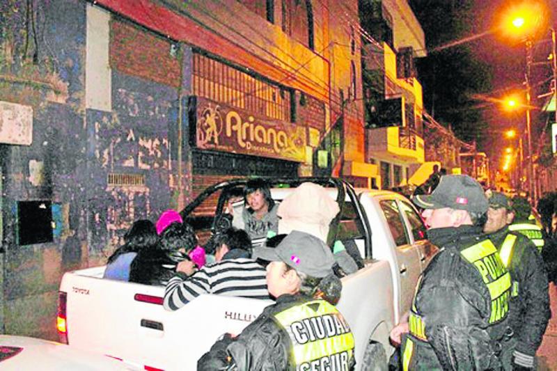 En bares vendían cerveza vencida