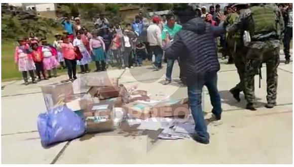 Elecciones 2018: pobladores queman votos y exigen nuevas elecciones en Huancavelica (FOTOS)
