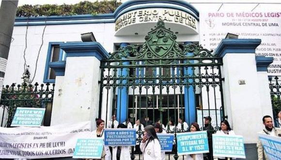 Madre no puede retirar cuerpo de su hija por huelga en la Morgue de Lima (VIDEO)
