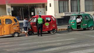 Mototaxistas son multados por no respetar áreas rígidas en la Plaza de Armas de Chincha