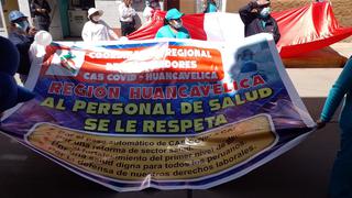 Trabajadores de CAS COVID salen a protestar en Huancavelica y exigen permanencia en el sector salud