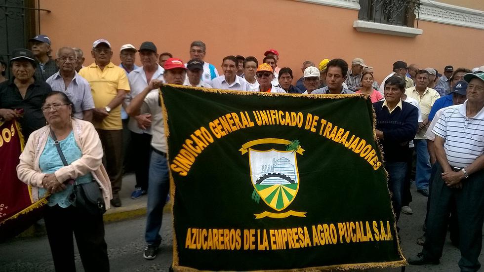 Azucareros de la Empresa Agroindustrial Pucalá protestan por la falta de pagos (VIDEO)