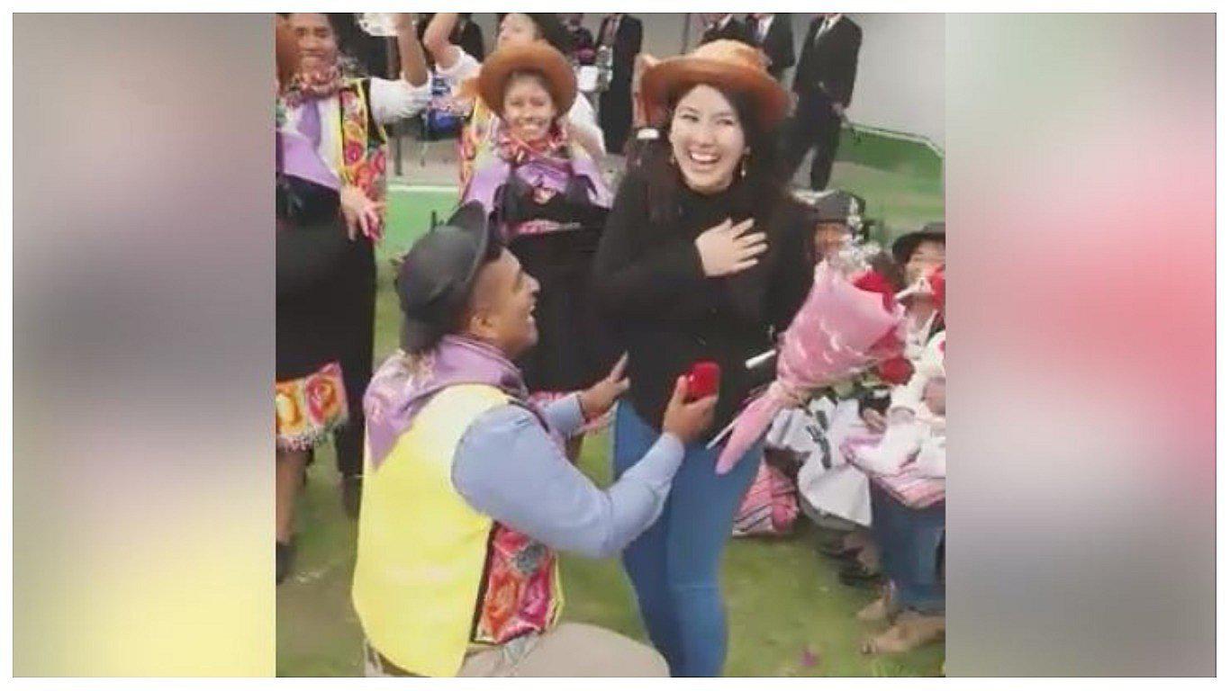 Pedida de mano 'a lo huancaino' se hace viral en redes (VIDEO)