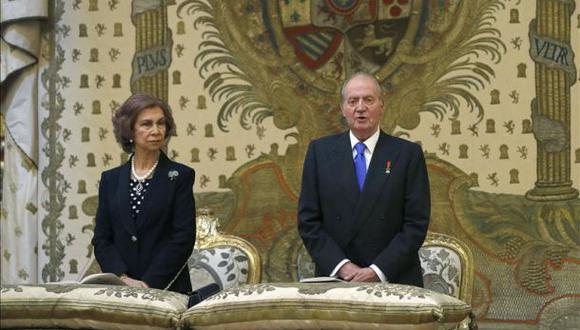 España: Juan Carlos I y Sofía mantendrán el título de reyes tras la abdicación