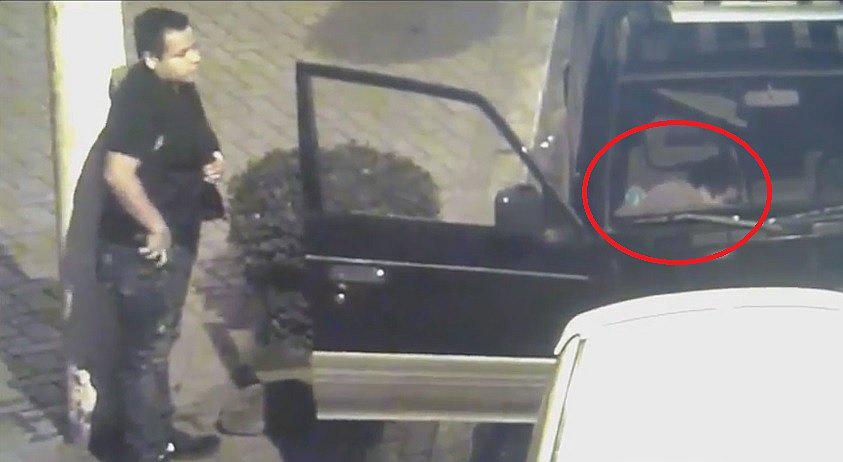Cámara de seguridad capta a cuatro robando autopartes de una camioneta (VIDEO) 