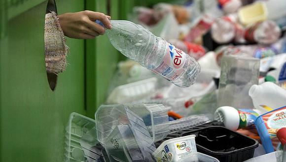 Recicla los envases de alimentos y bebidas. Para ello, solamente debes quitarles las etiquetas, lávalos y déjalos que sequen para separarlos.