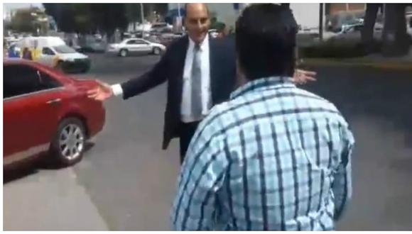 YouTube: Se estacionó en lugar prohibido y golpeó a quien le reclamó (VIDEO)