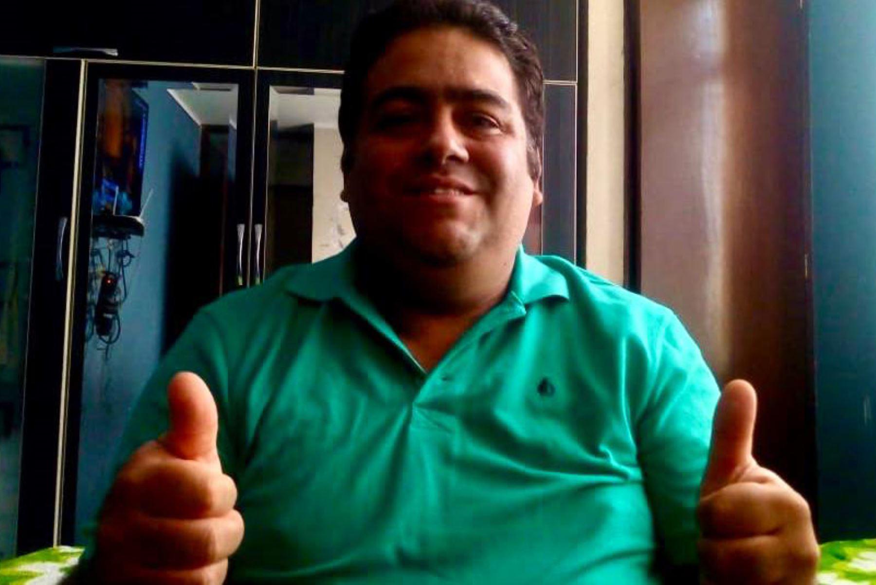 Médico Carlos Salazar fue dado de alta del hospital Dos de Mayo tras vencer al nuevo coronavirus. (Foto: Difusión)