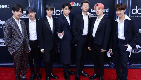 BTS en la alfombra roja de los American Music Awards 2021. (Foto: AFP).