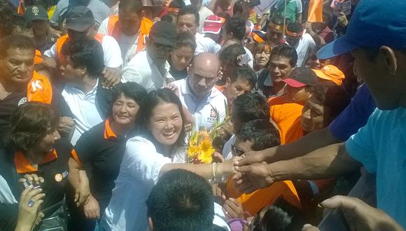 Keiko Fujimori llega a Chimbote y se reúne con pescadores