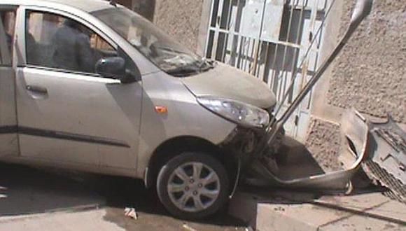 Juliaca: choque entre un auto y una moto taxi dejo daños materiales