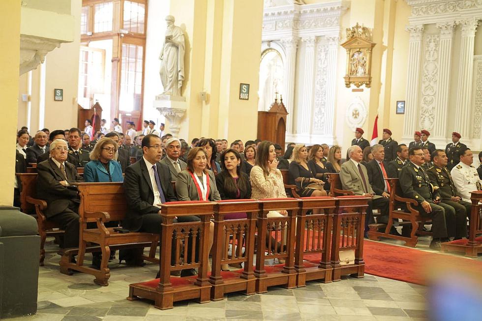 ​Policías y enfermeros rinden homenaje a Santa Rosa de Lima (FOTOS)