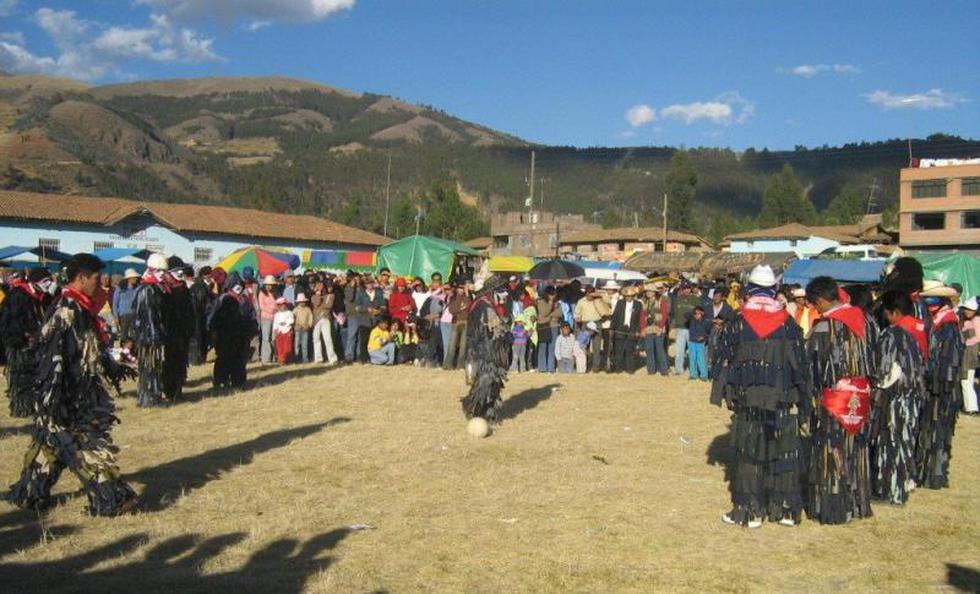 Celebran con 5 mil vasos de chicha de jora 