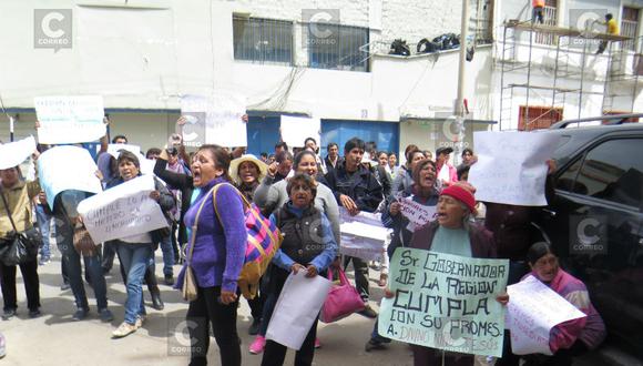 Desde Satipo padres llegan a Huancayo para protestar (VIDEO)