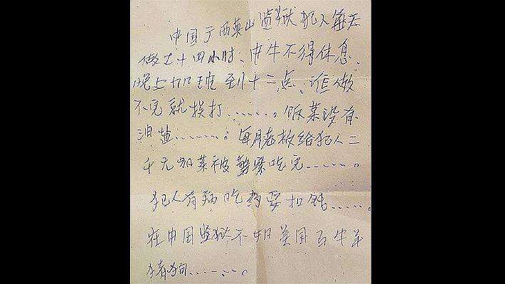 ¡Insólito! Mujer encontró este mensaje en una cartera que compró 