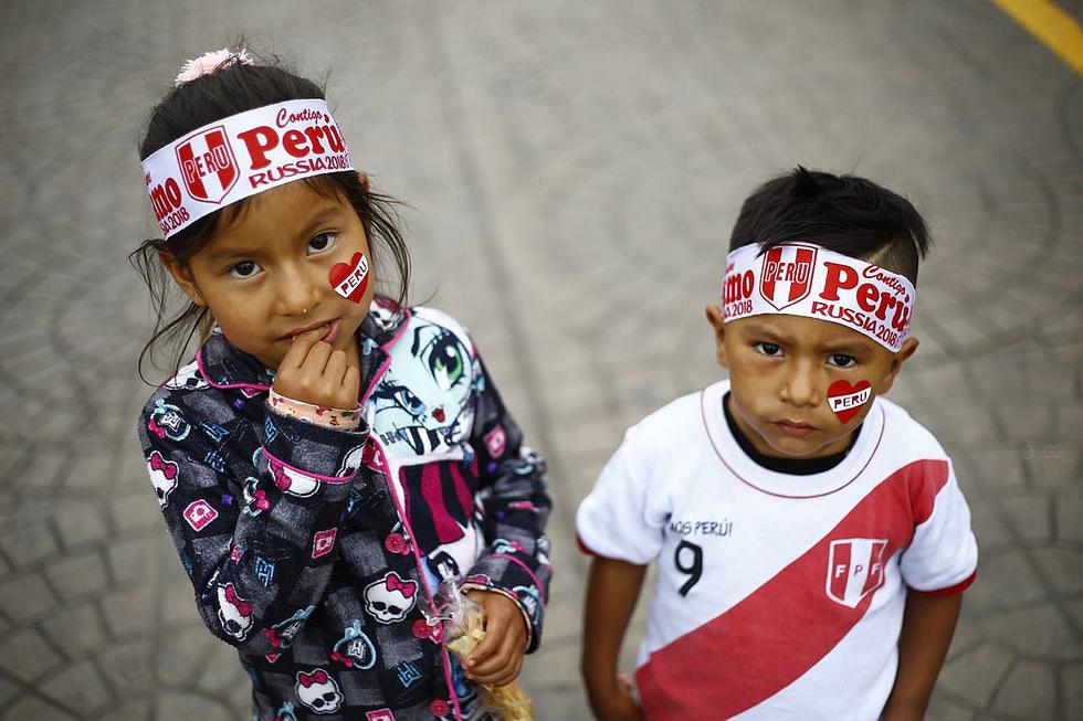 Hinchas remecieron el Nacional cantando el Himno con la Selección (VIDEO y GALERÍA) 