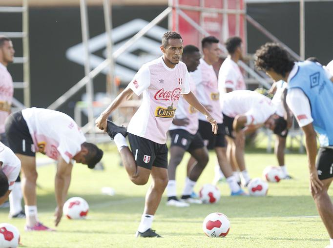 Selección Peruana: Carlos Lobatón dejó concentración para retornar a Lima