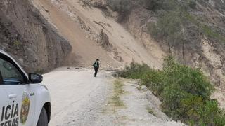 Enorme deslizamiento cubre carretera que une Huancavelica con Ayacucho