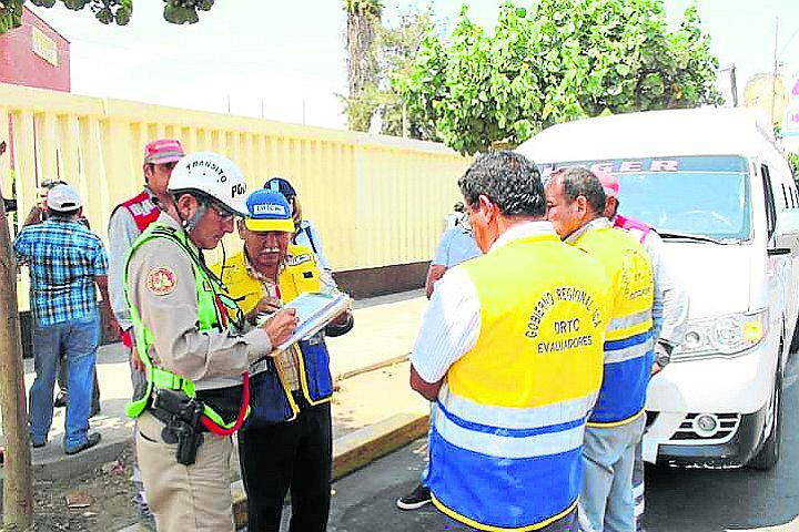 Inspectores regionales detectan tarjeta de circulación adulterada