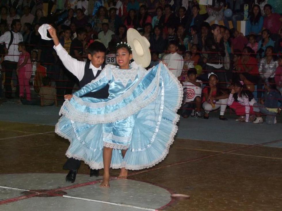 Escolares de Piura barren con premios juegos florales nacionales 2012 