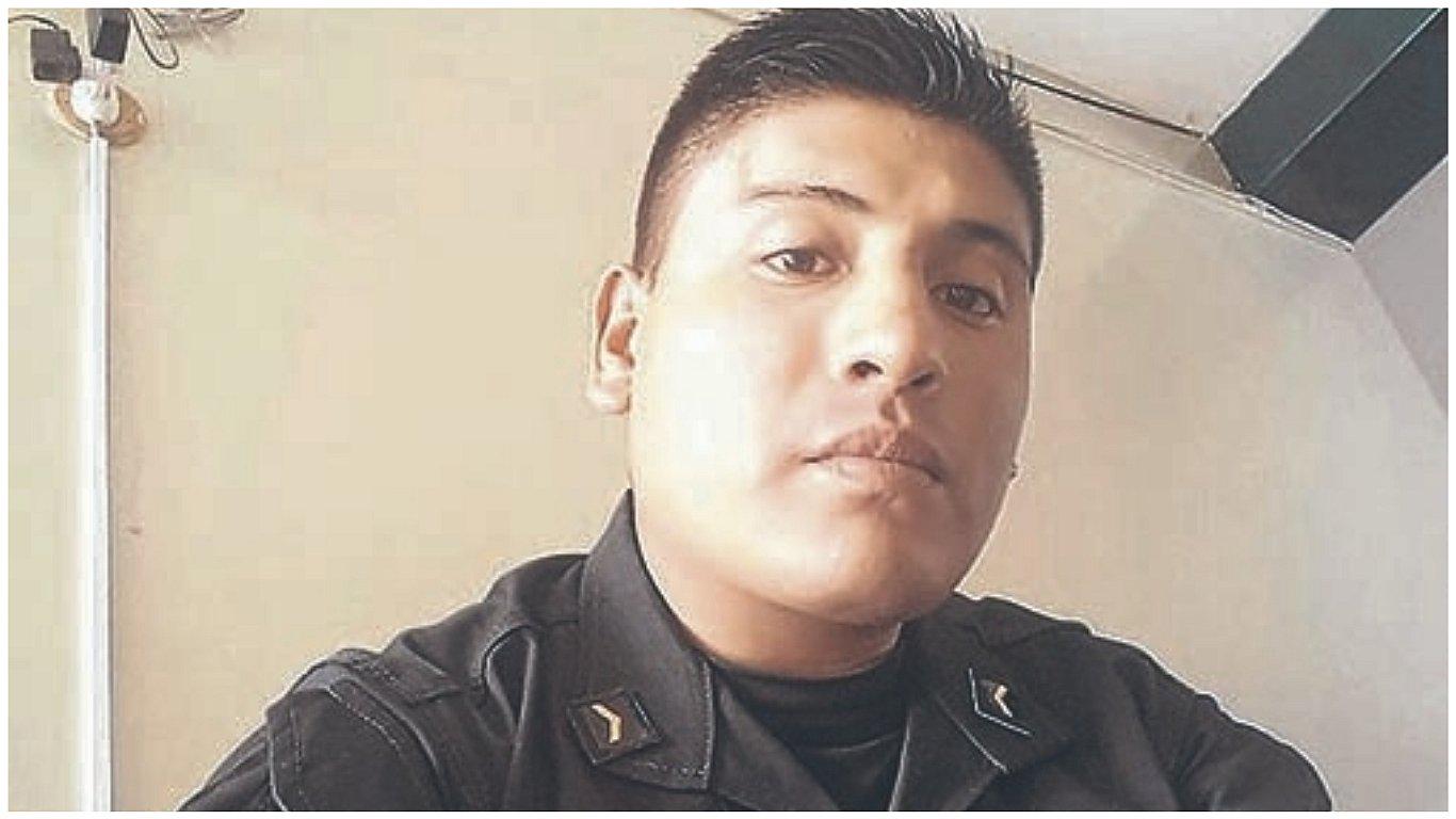 Detienen a policía tras ser acusado de robo de celular