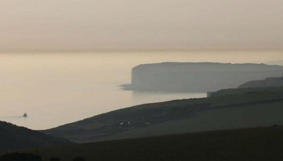 Inglaterra: Más de 100 afectados por espesa neblina en playa
